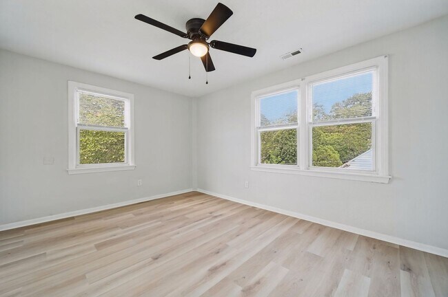 Building Photo - 1512 Rolfe Pl