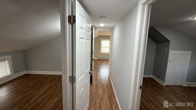 Building Photo - 463 Valmere Ave