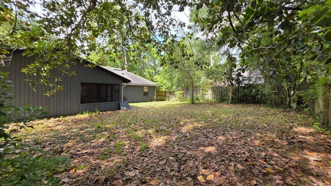 Building Photo - FOR FRENT Home near UF. 3 Bed, 2 bath, 2 c...