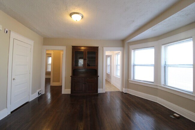 Building Photo - Spacious 2 Bedroom Duplex by KU MED