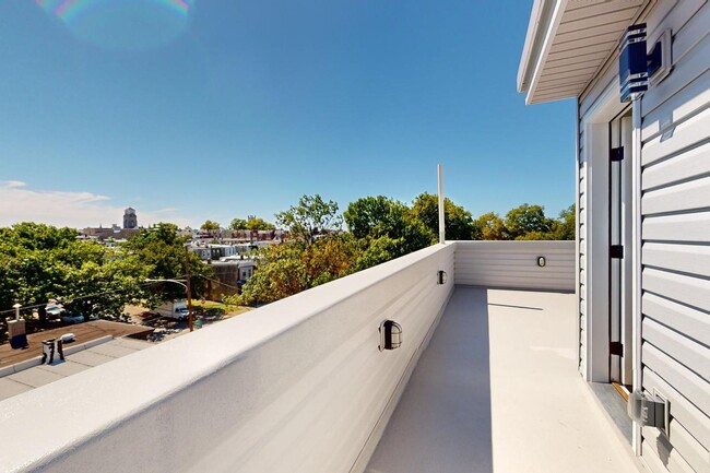 Building Photo - 511 N Paxon St