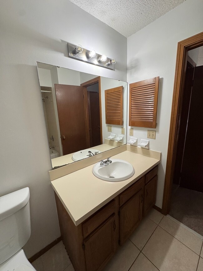 Building Photo - 11719 Fort Caroline Lakes Dr N