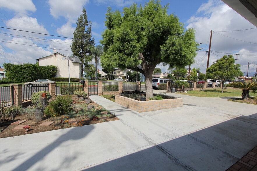 Building Photo - 4302 Muscatel Ave