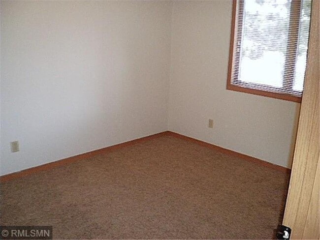 Building Photo - 855 Highview Dr