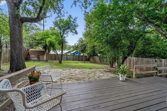 Building Photo - 2116 Glendale Pl