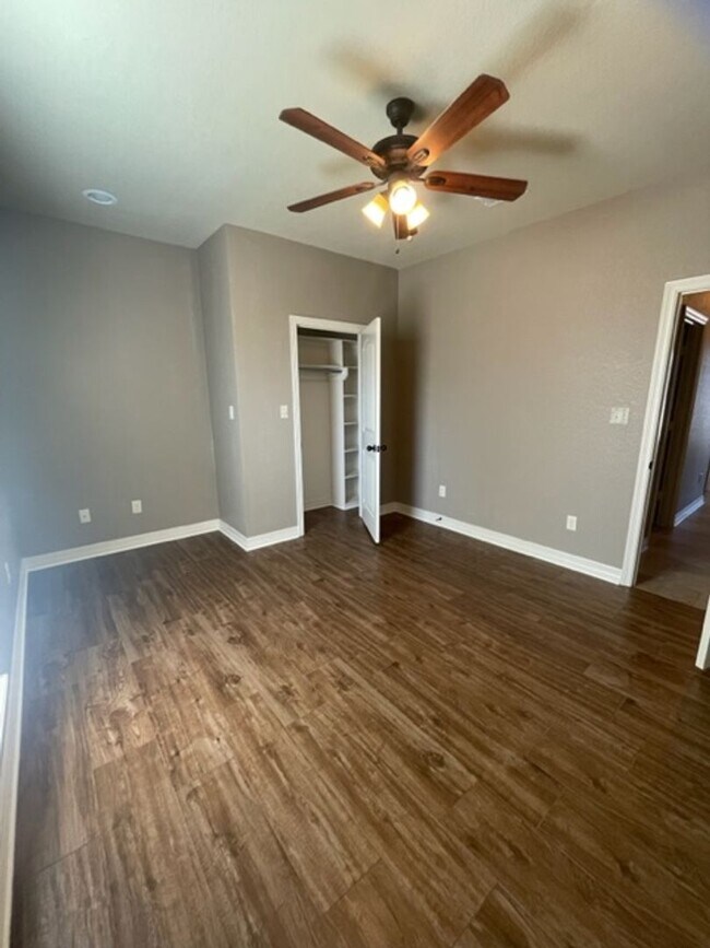 Building Photo - 7343 Kingsport Ln