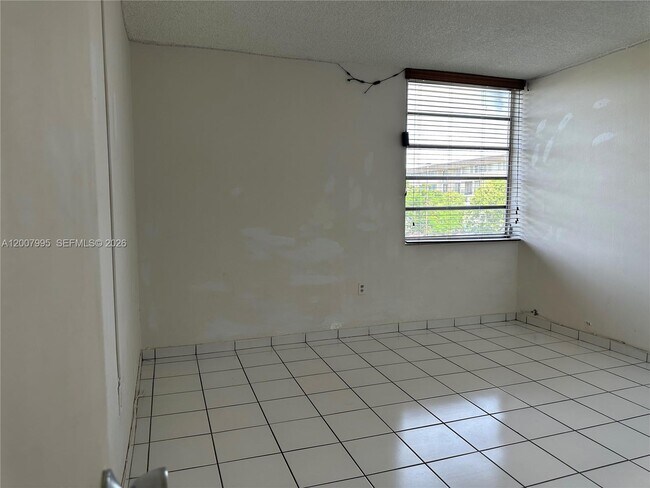 Building Photo - 802 NW 87th Ave