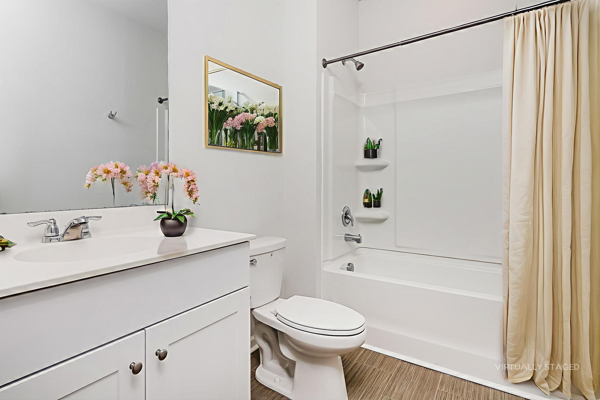 Building Photo - 143 S Reindeer Rd