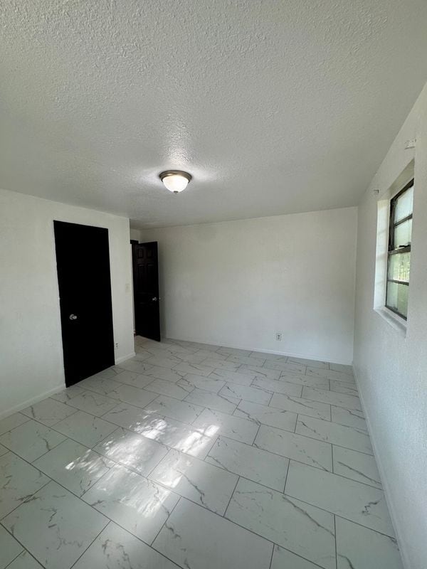 Building Photo - 929 W 27th St