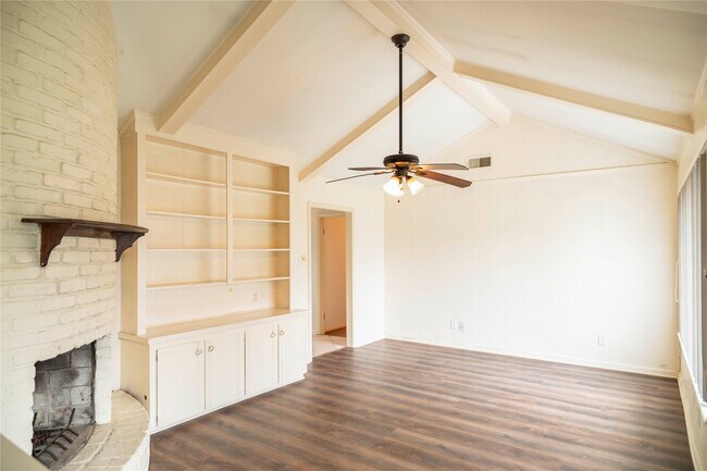 Building Photo - 8819 Hazen St