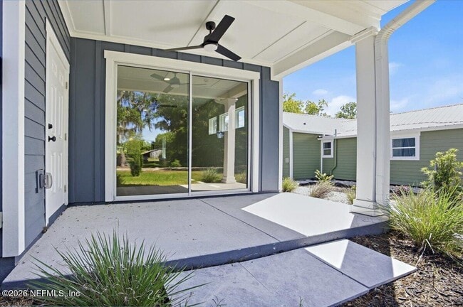 Building Photo - 206 W Fox St