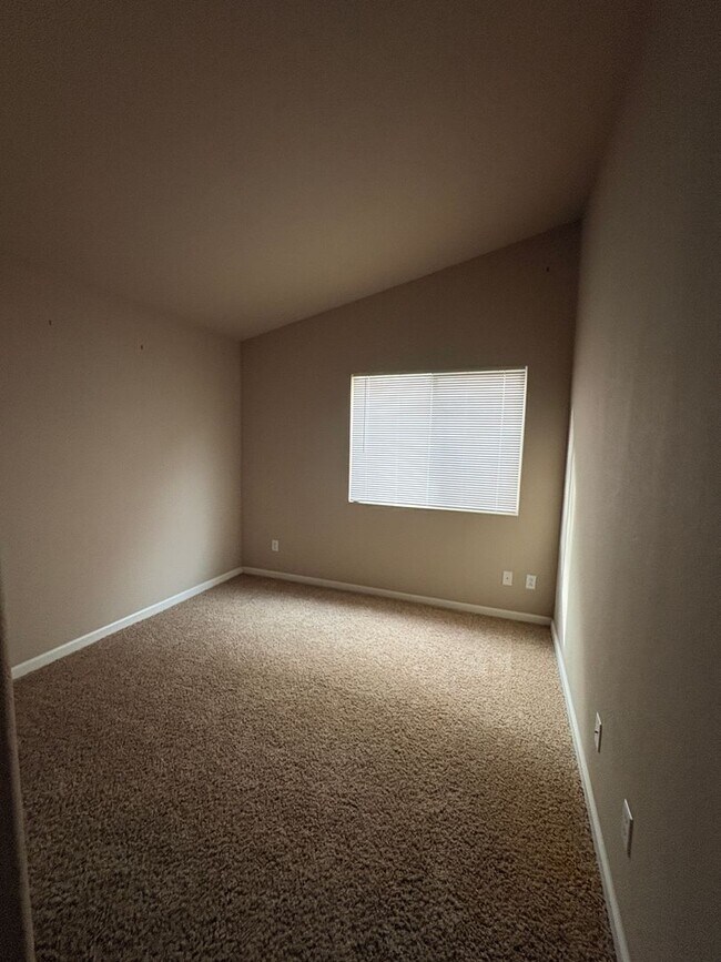 Building Photo - 148 Mike Gartrell Cir