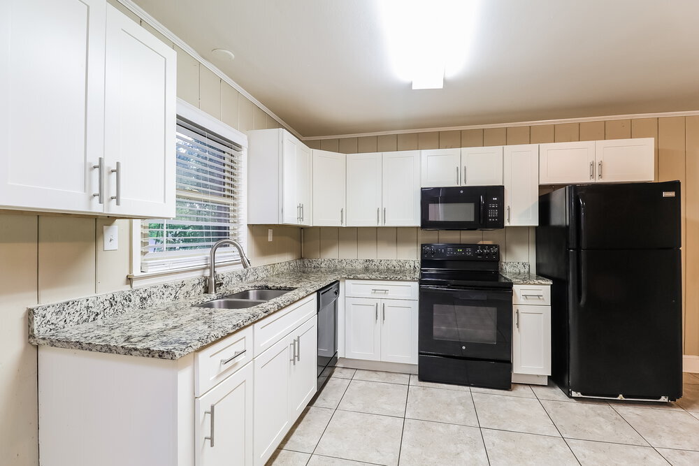 Building Photo - 3924 Broadview Dr
