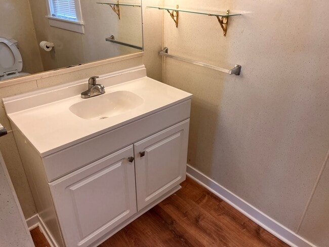 Building Photo - For Rent: Charming Newly Renovated 2-Bedroom Home