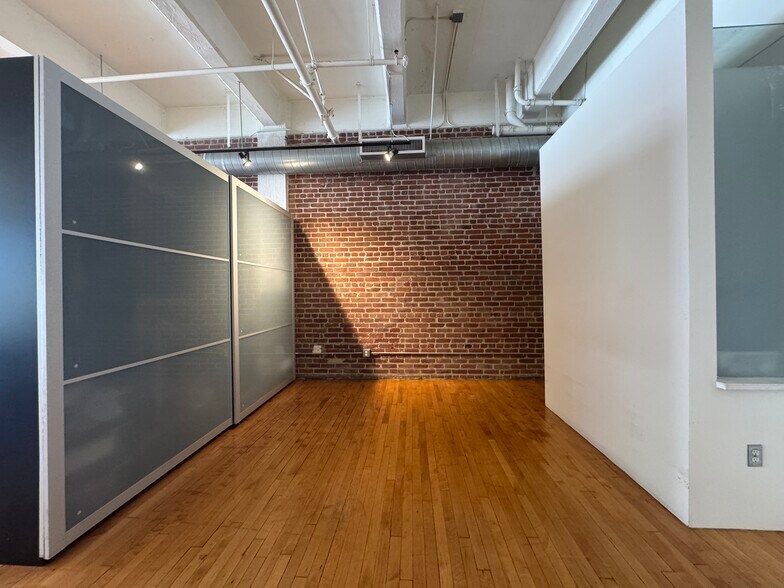 Building Photo - 1850 E Industrial St
