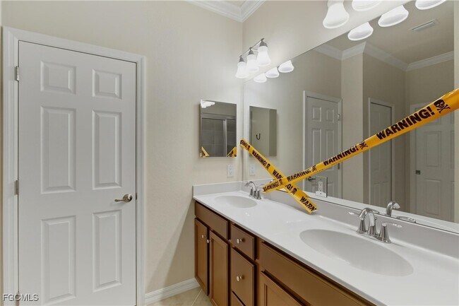 Building Photo - 8895 Via Isola Court