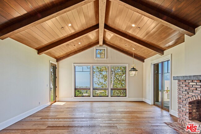 Building Photo - 5561 Horizon Dr