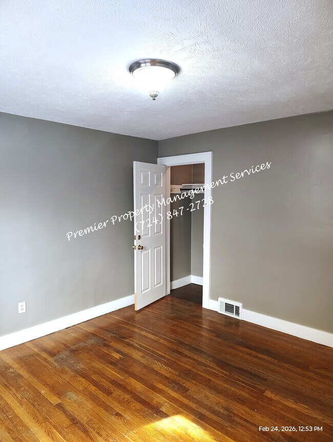 Building Photo - 903 23rd St