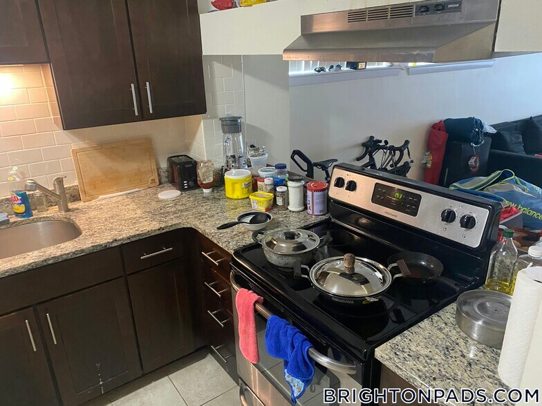 Building Photo - 146 N Beacon St