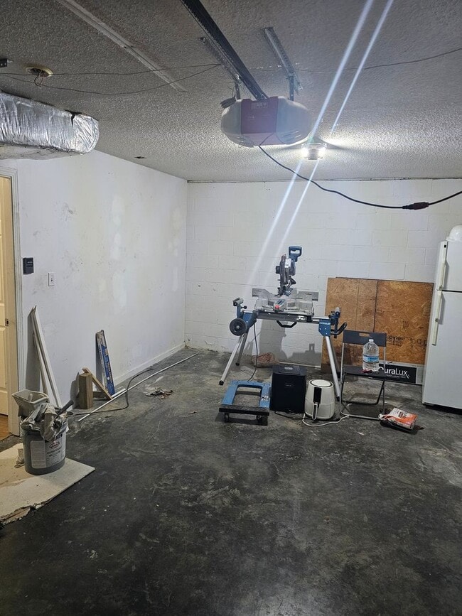 Building Photo - 1737 Moses Ave