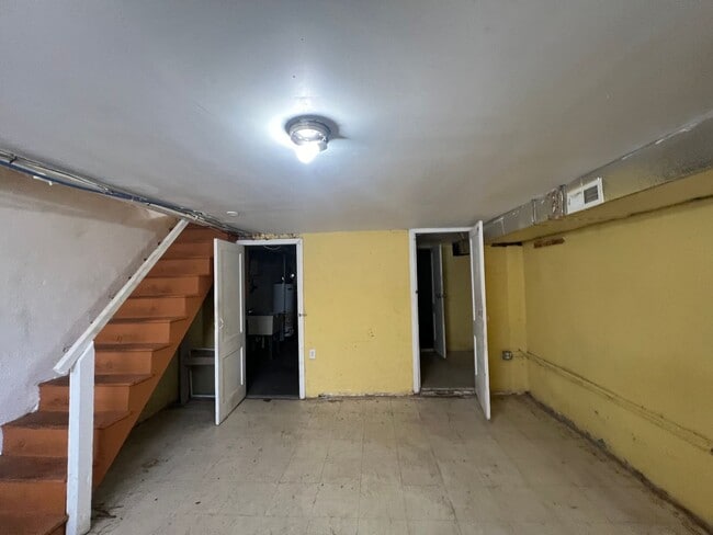 Building Photo - 6741 Horrocks St