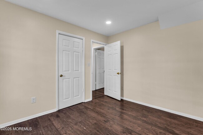 Building Photo - 148 Dewitt Ave