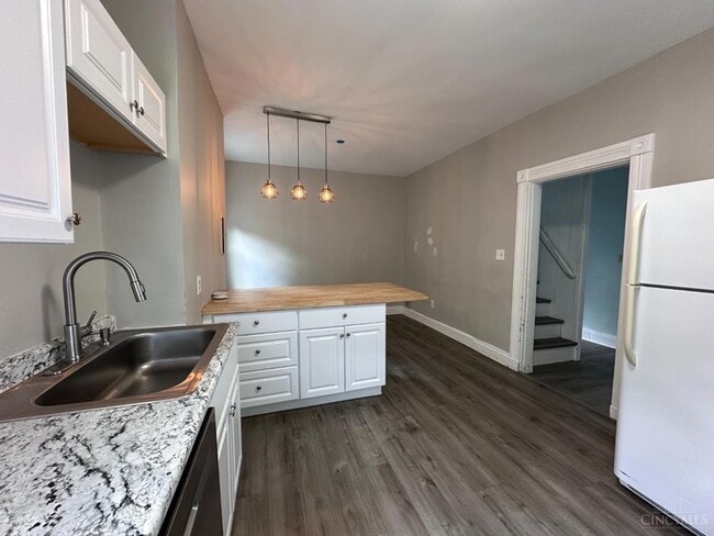 Building Photo - 623 Riddle Rd