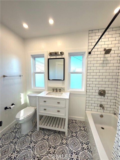 Building Photo - 1946 S Bronson Ave