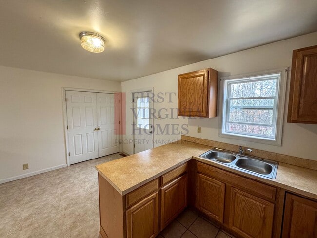 Building Photo - 3Bedroom/2Bath Home with High-Speed Firefly Internet