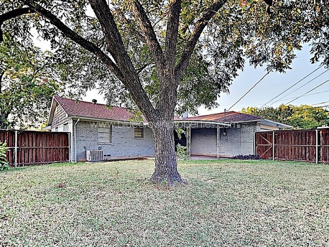 Building Photo - 8476 Sweetwood Dr