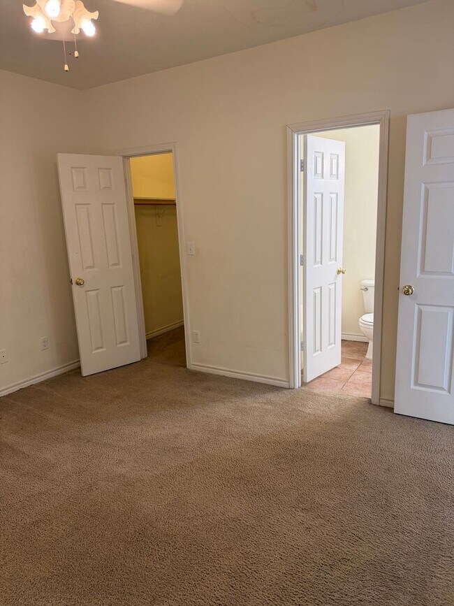 Building Photo - 624 Vicki Dr