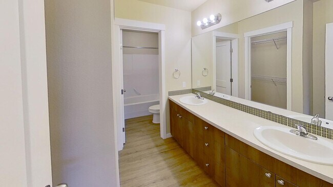 Building Photo - Reduced! Spacious 2-Bedroom, 2-Bathroom To...