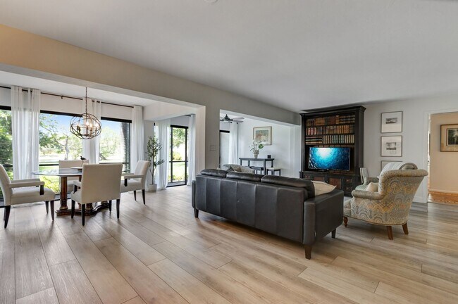 Building Photo - ** RETREAT AT NAPLES ** 3 BED / 2 BATH - C...