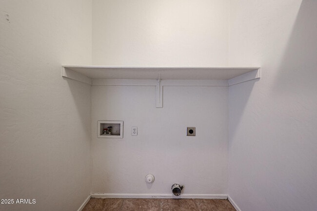Building Photo - 453 N 105th Pl