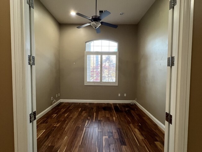 Building Photo - 12309 Thornwood Dr