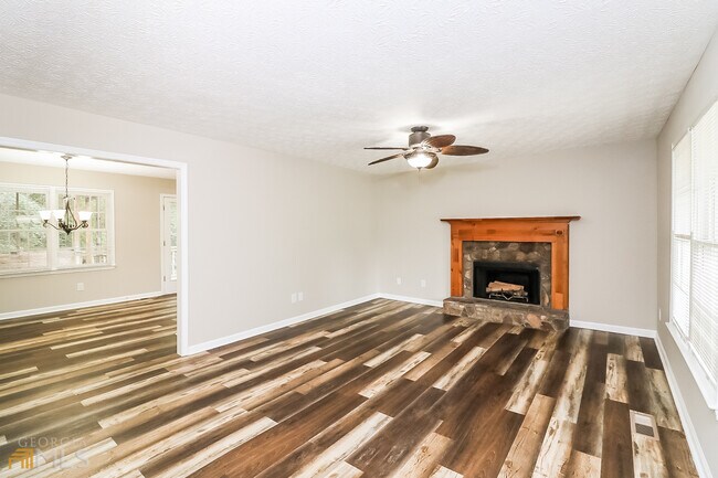 Building Photo - 260 Austin Dr