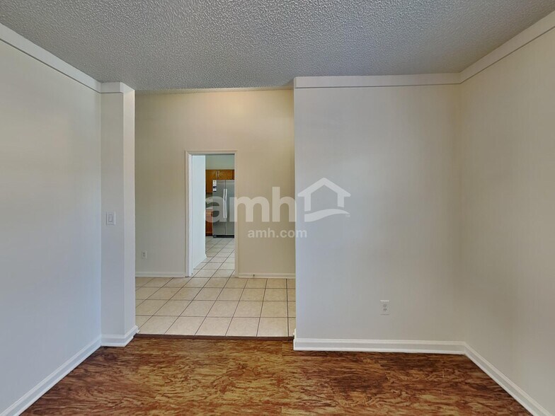 Building Photo - 3741 Woodbriar Dr