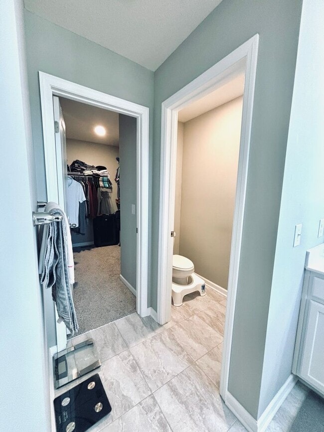 Building Photo - Stunning 5bed/3 1/2 bath Home in Shakopee!