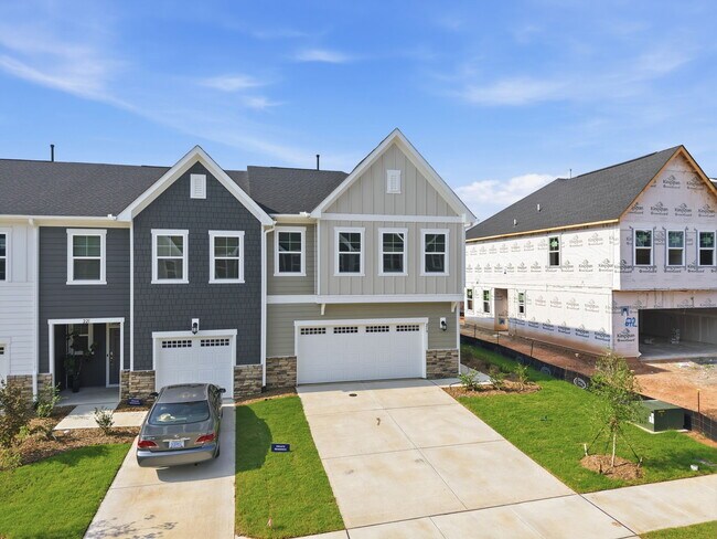 Building Photo - 219 Deercroft Dr