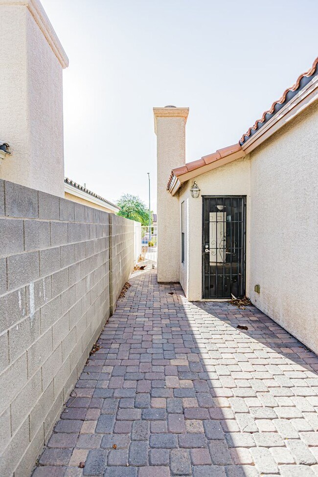 Building Photo - 8952 Quarrystone Way