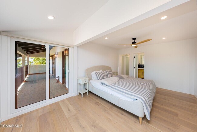 Building Photo - Must see this luxurious short-term, furnished, 3 bedroom + 3 bathroom rental home