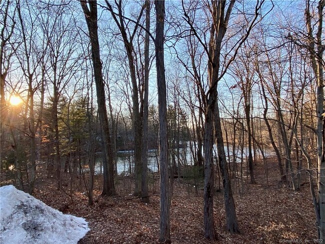 Building Photo - 2401 Mill Pond Dr