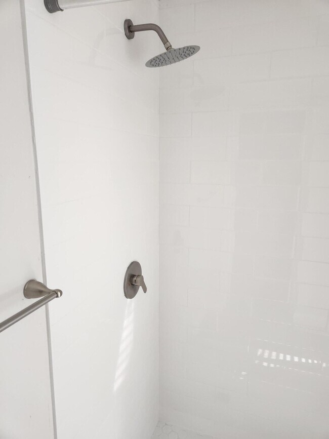 Building Photo - 65 W 34th St