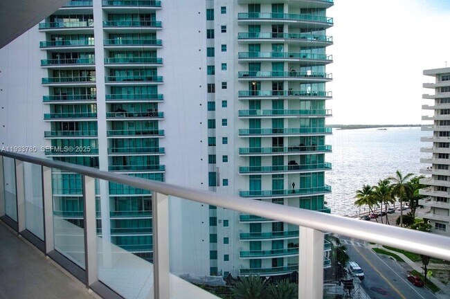 Building Photo - 1300 Brickell Bay Dr