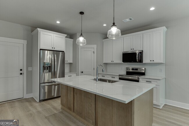 Building Photo - 110 Rains Rd