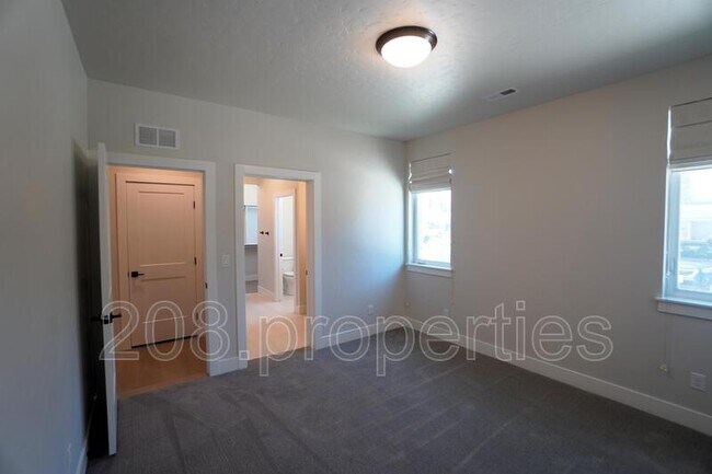Building Photo - 3045 S Honeycomb Way