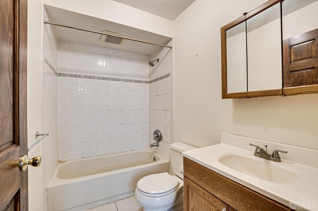 Building Photo - 135 Beverly Hl Ter
