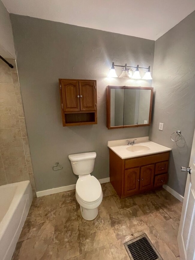 Building Photo - Single Family House in Mt Washington Avail...
