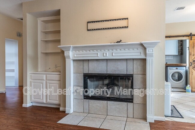 Building Photo - 9610 Rocksprings St