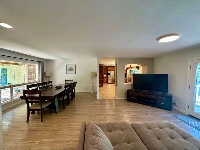 Building Photo - Stunning 4 Bedroom 3 Bathroom House with a...